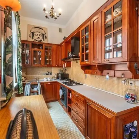 Climatic For 2-4 Person In Main Square