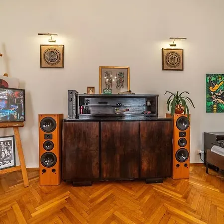 Climatic For 2-4 Person In Main Square شقة *