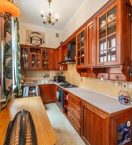 Climatic For 2-4 Person In Main Square