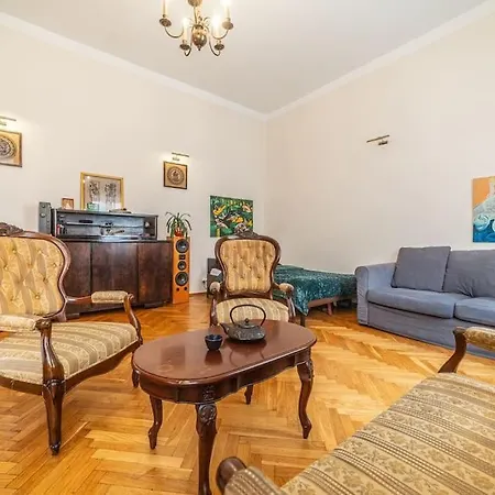 Climatic For 2-4 Person In Main Square